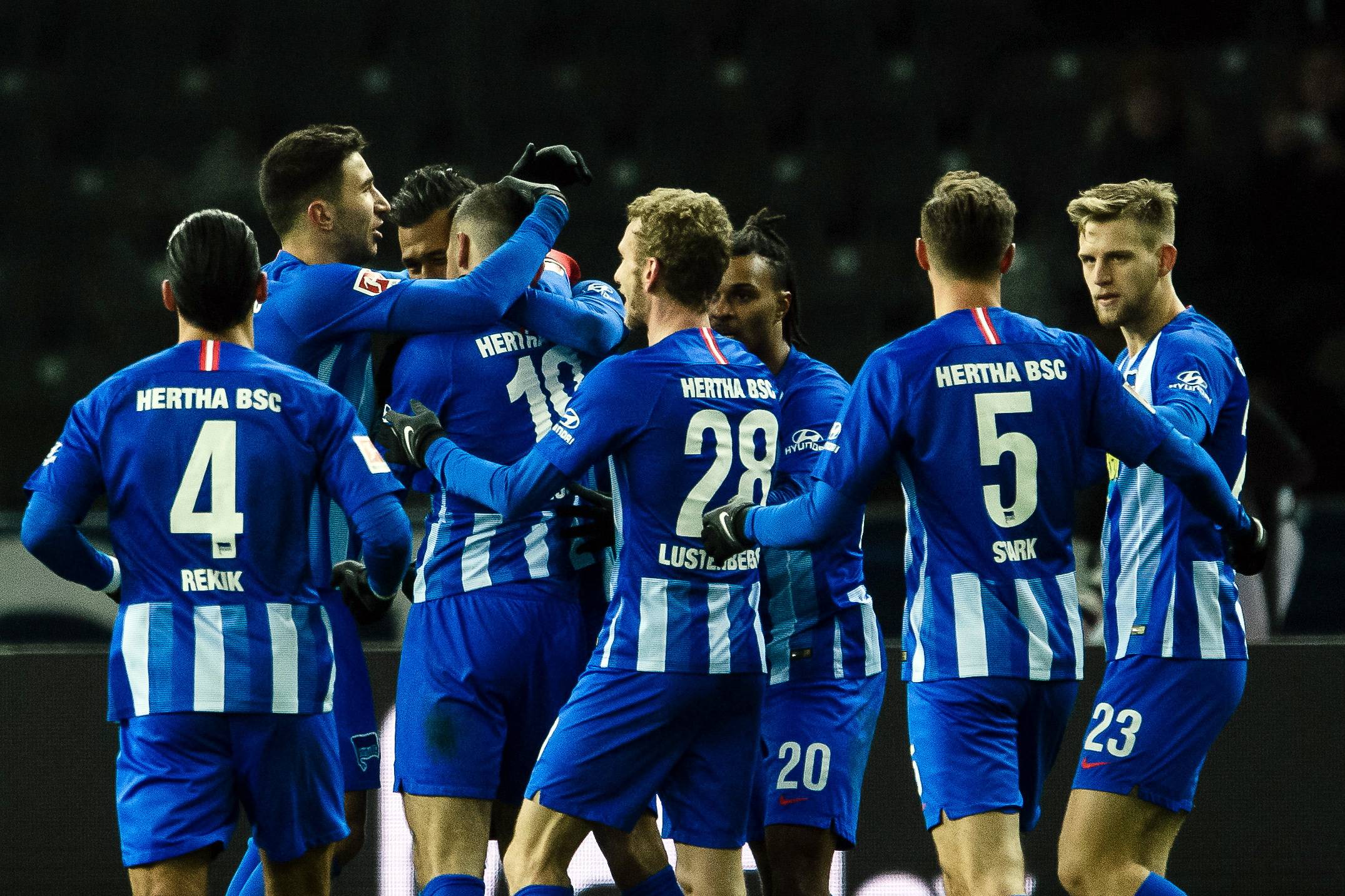 沙尔克阵容调整,力争在主场击败奥格斯堡 沙尔克阵容调整,力争在主场击败奥格斯堡