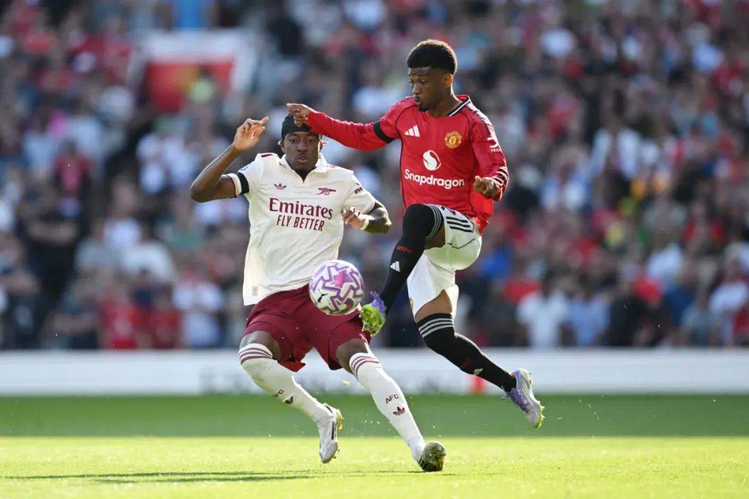 阿森纳边锋飞奔突破，为球队取胜助力的简单介绍