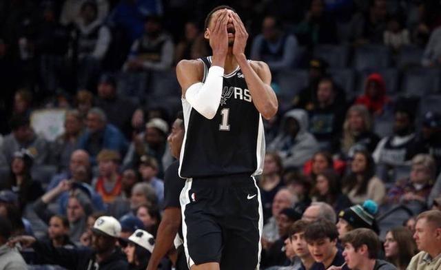 马刺关键时刻爆发,逆转对手 马刺关键时刻爆发,逆转对手