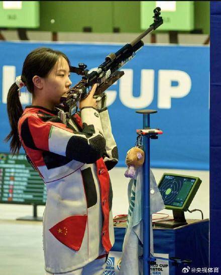 哥伦比亚运动员荣膺射击女子米气步枪冠军 哥伦比亚运动员荣膺射击女子米气步枪冠军