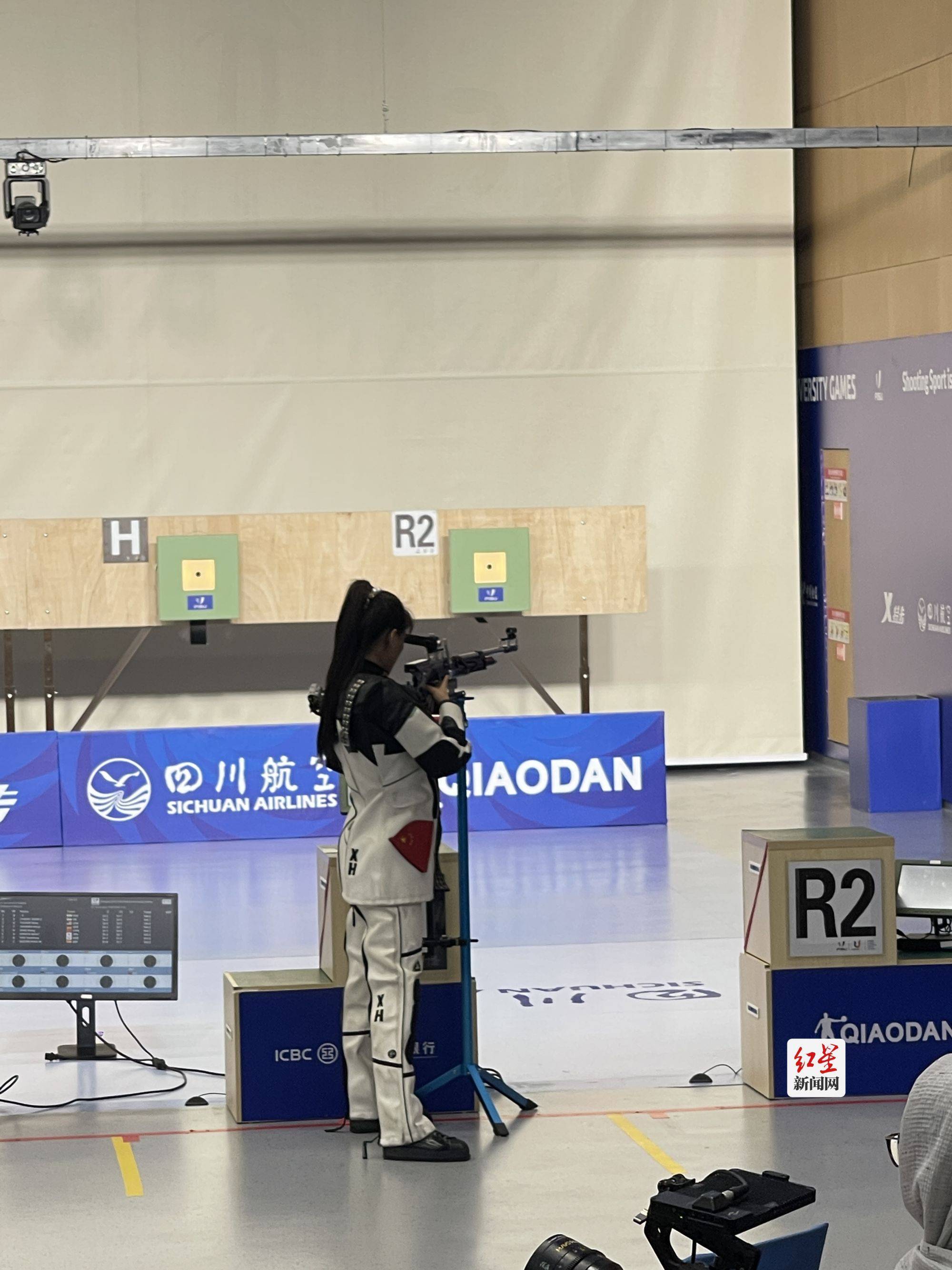 哥伦比亚运动员荣膺射击女子米气步枪冠军 哥伦比亚运动员荣膺射击女子米气步枪冠军