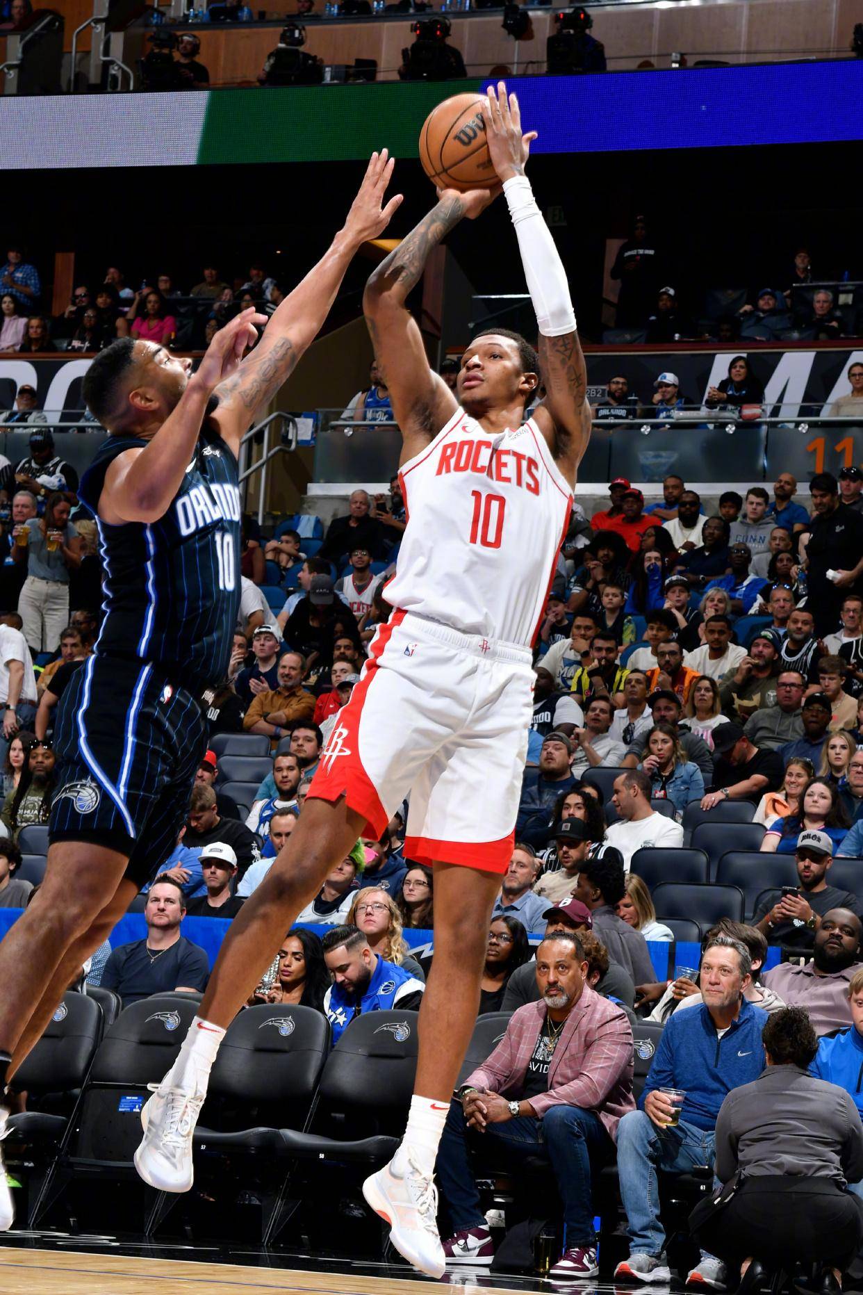 火箭客场击败魔术,取得胜利 火箭客场击败魔术,取得胜利