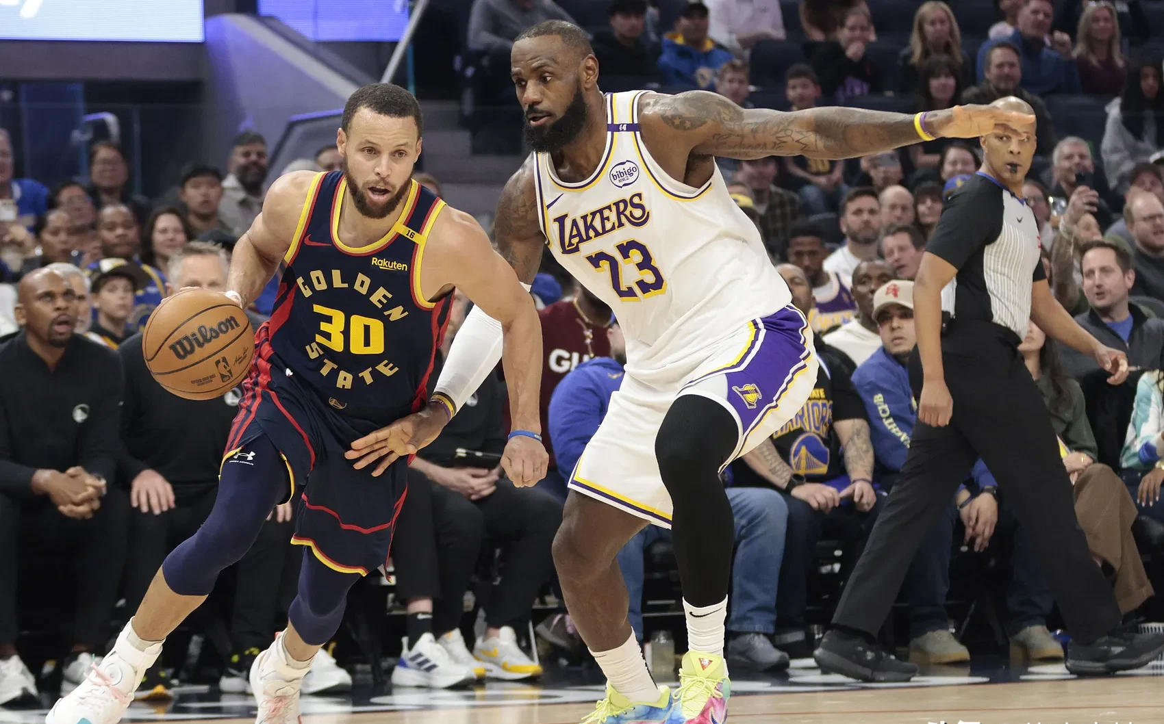 勇士主场惨遭湖人逆转，库兹马带队狂胜