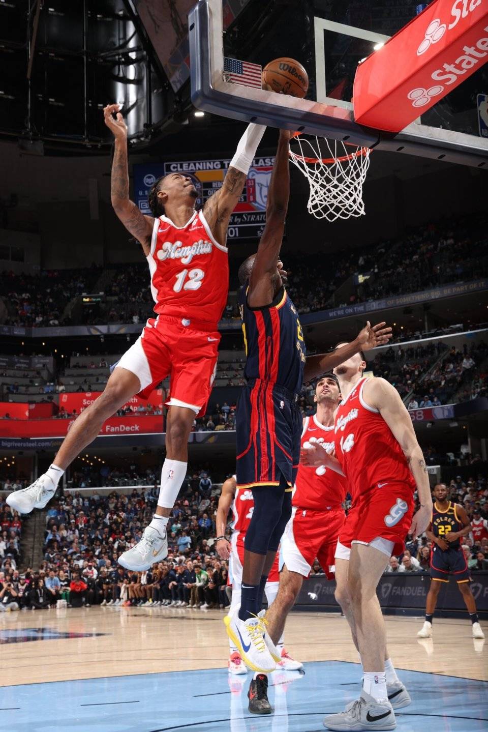 灰熊险胜尼克斯，守住胜利