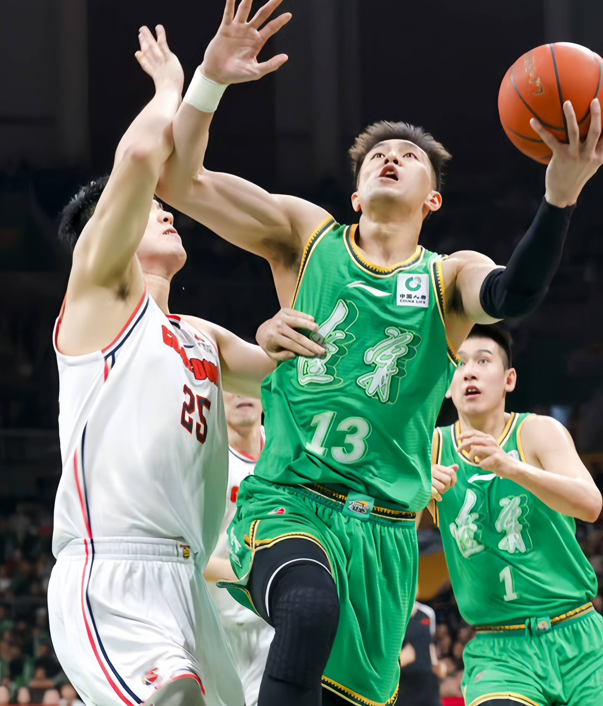 CBA总决赛首战辽宁力克广东,郭艾伦砍下本场最高分 CBA总决赛首战辽宁力克广东,郭艾伦砍下本场最高分