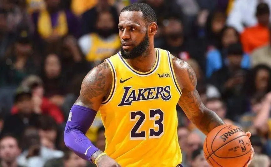 雄鹿惨胜森林狼，取得五连胜