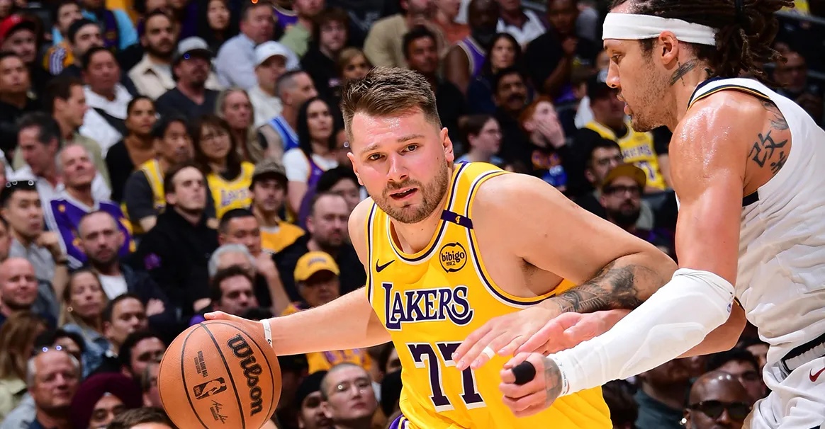 湖人击败掘金,晋级季后赛 湖人击败掘金,晋级季后赛